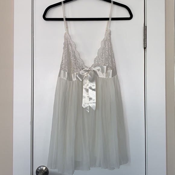 ❌SOLD❌ VS Pleated Babydoll XL - Picture 2 of 5